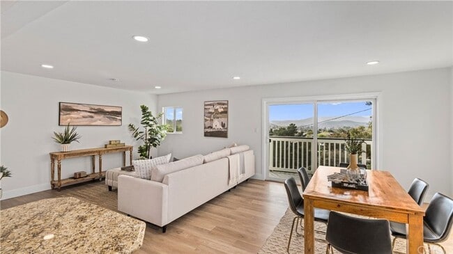 Building Photo - Fabulous Home off of Grand Avenue area ava...