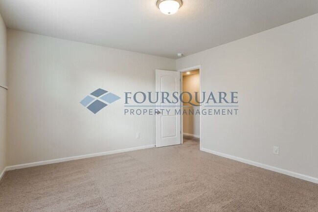 Building Photo - SPACIOUS HOME in Autumn Lakes with a FLEXIBLE FLOOR PLAN AND SOLAR PANELS, 5 BEDS 2.5 BATH