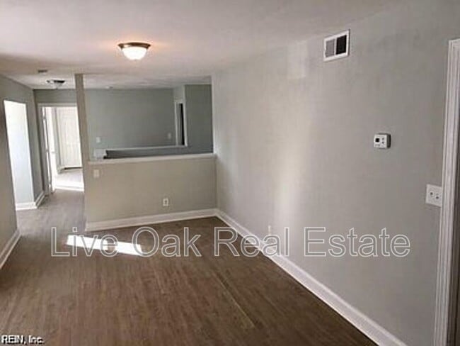 Building Photo - 3216 Arctic Ave