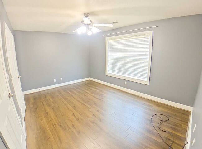 Building Photo - Fenced In Yard + Pet Friendly + Bonus Storage Shed + Stainless Steel Appliances + Washer & Dryer ...