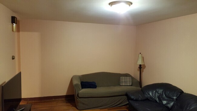 Building Photo - 9 Hall St