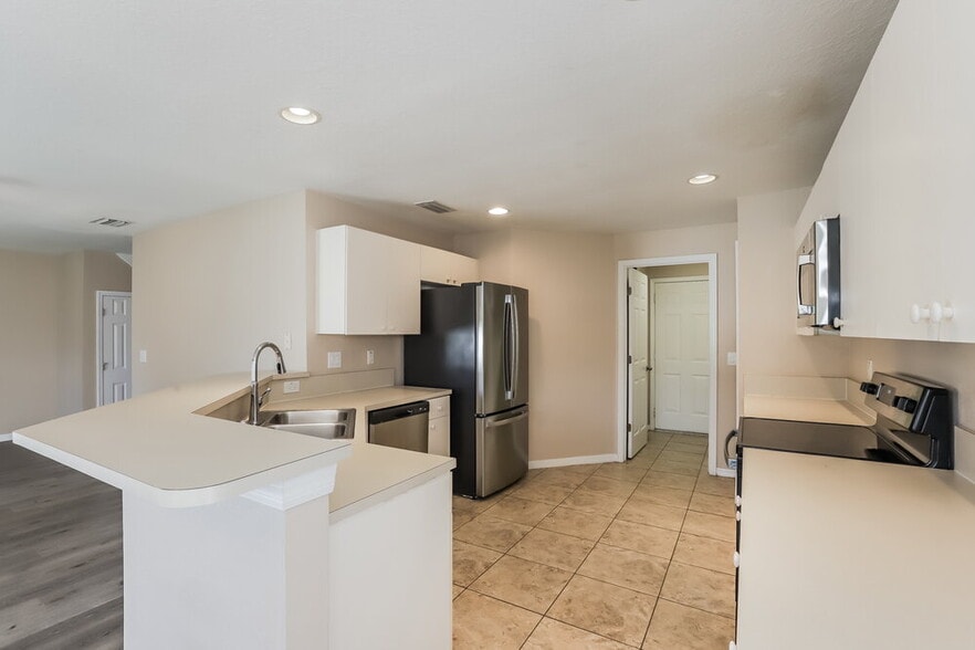 Building Photo - 11237 Cocoa Beach Dr