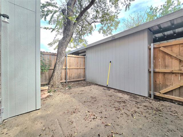 Building Photo - 5803 Shadydell Dr