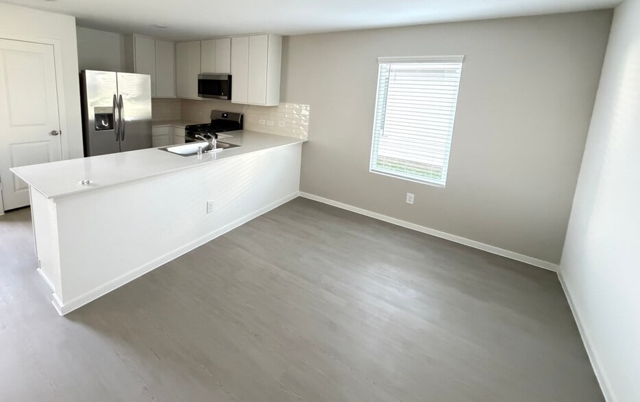 Building Photo - 12035 Noble Wood Vlg Dr