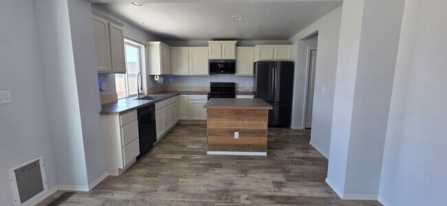 Building Photo - Stunningly Upgraded 4-Bedroom Home in Prime Kuna Location