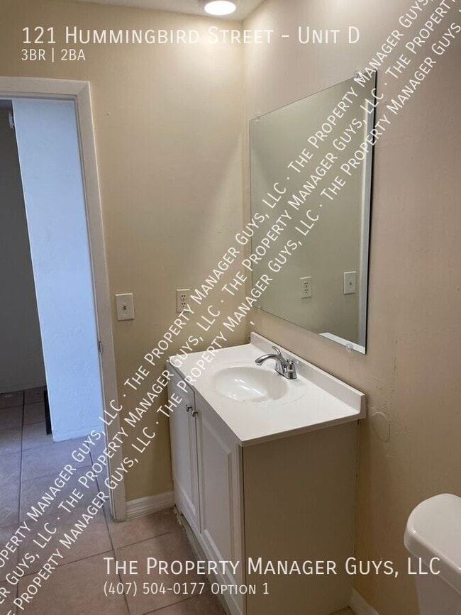 Building Photo - 121 Hummingbird St