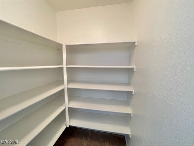 Building Photo - 20 Staghorn St
