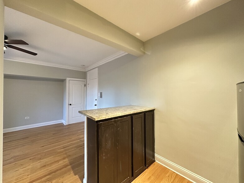 Building Photo - 4619 N Paulina St