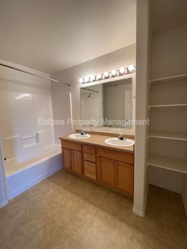 Building Photo - 2451 1/2 Theresea Ln