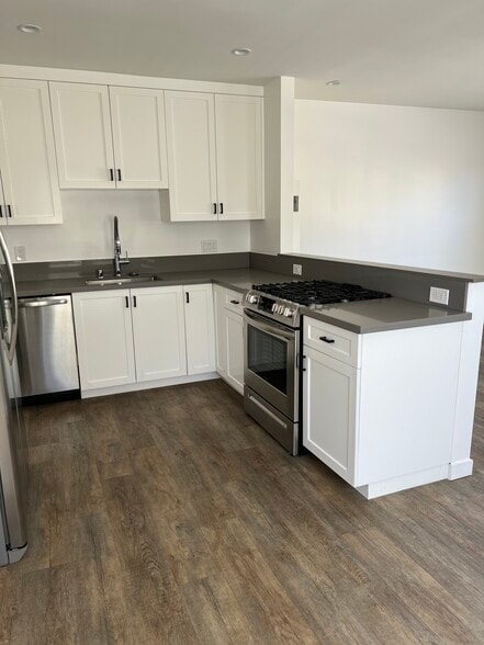 Building Photo - 1605 Blossom Ln