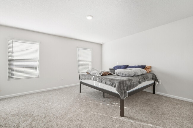 Building Photo - 526 Mary Lou Way