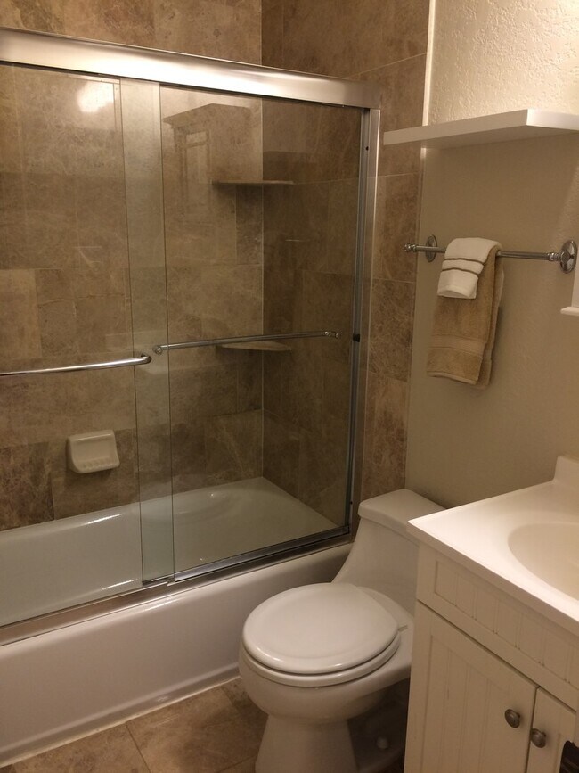 Building Photo - Pool-Side Condo in a Gated Community in Mapleton Hill!