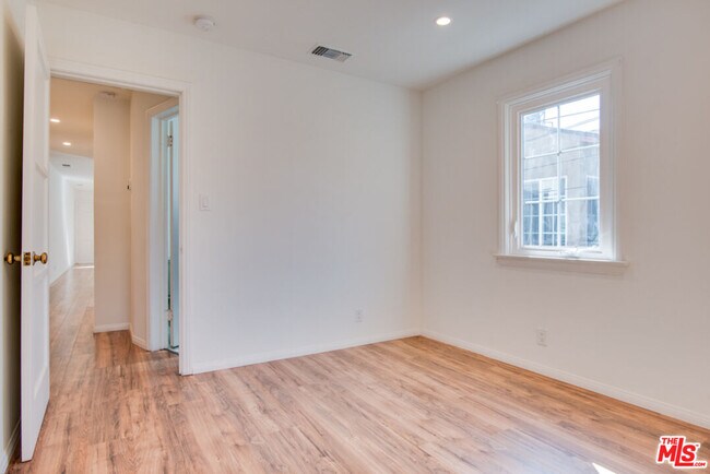 Building Photo - 4053 Verdugo Rd