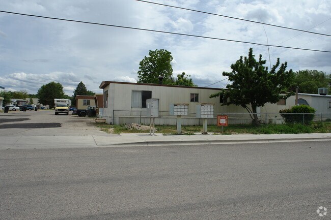 Building Photo - Parkway 43