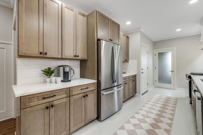 Building Photo - 1456 Virginia Park St