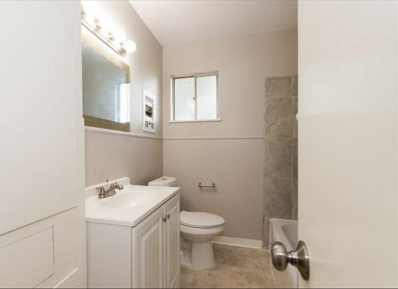 Building Photo - 3633 Bowling Ln