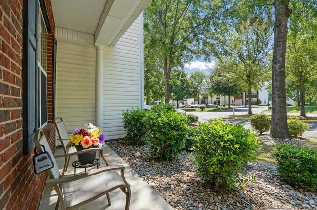 Building Photo - 7420 Abigail Glen Dr