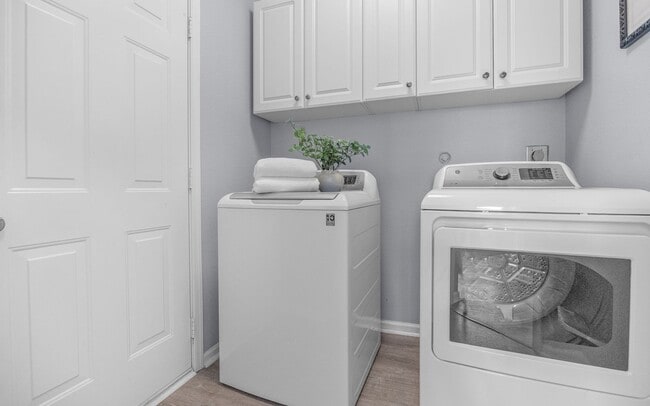 Building Photo - Gorgeous First-Time Rental in Popular Courthouse Estates! A Pet-Friendly Home, Fenced Yard, All A...