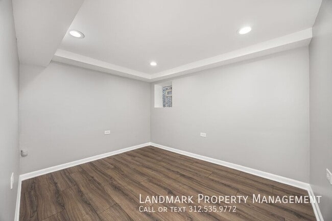 Building Photo - 3817 N Sawyer Ave