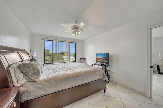 Building Photo - 9485 N Belfort Cir