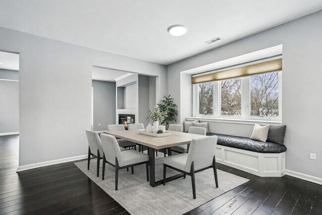 Building Photo - 10406 Waterford Dr