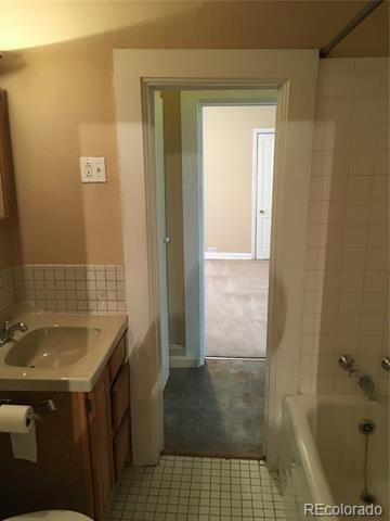 Building Photo - 1021 Cook St