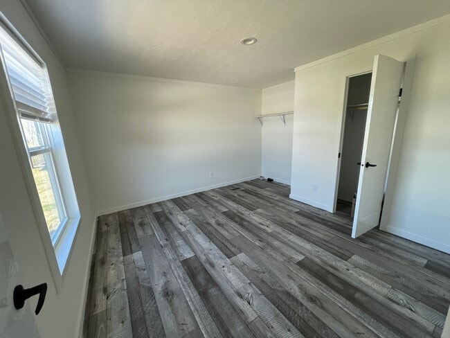 Building Photo - 136 Pine Forest Loop