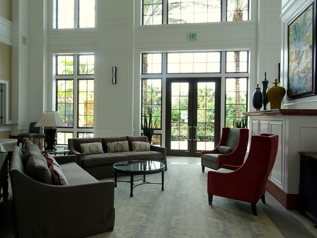 Building Photo - ANNUAL/SEASONAL/ SHORT-TERM TURNKEY FURNISHED- 2 /2 AT THE RENAISSANCE DOWNTOWN!!