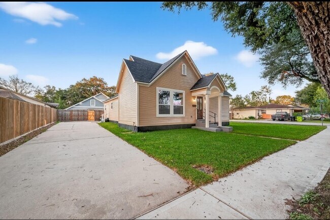 Building Photo - 2725 Avenue F