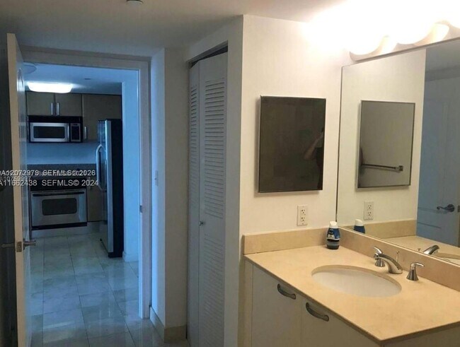 Building Photo - 2101 Brickell Ave