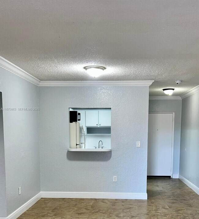 Building Photo - 575 W 69th St