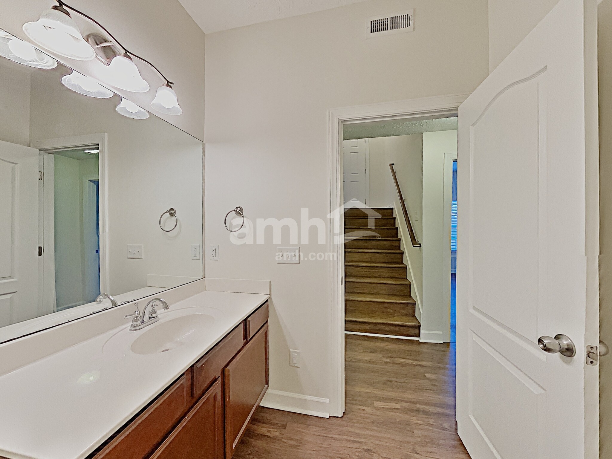 Building Photo - 1409 Napa Pt W
