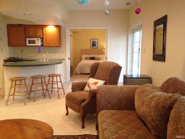 Building Photo - 2206 E Autumn Dr