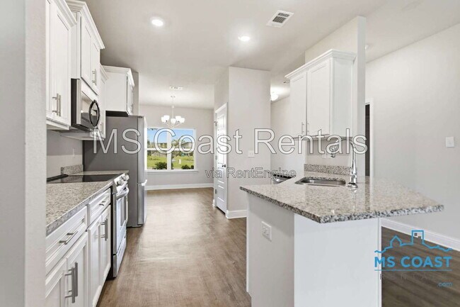 Building Photo - 5543 Overland Dr
