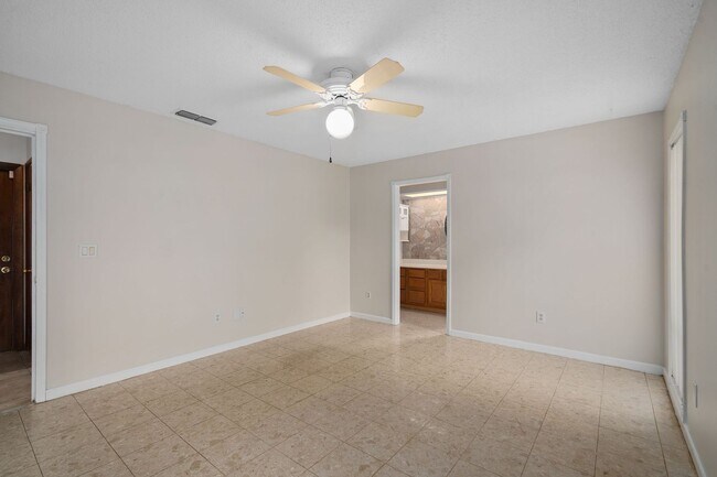 Building Photo - **Recently upgraded 4/2 pool home in Longw...