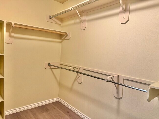 Building Photo - 8603 Malardcrest Dr