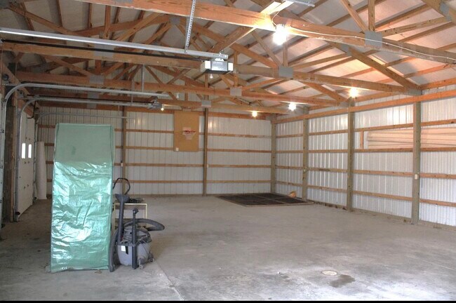 Building Photo - 15601 Bull Rapids Rd