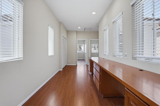 Building Photo - 3 Bedroom Home Available Now!