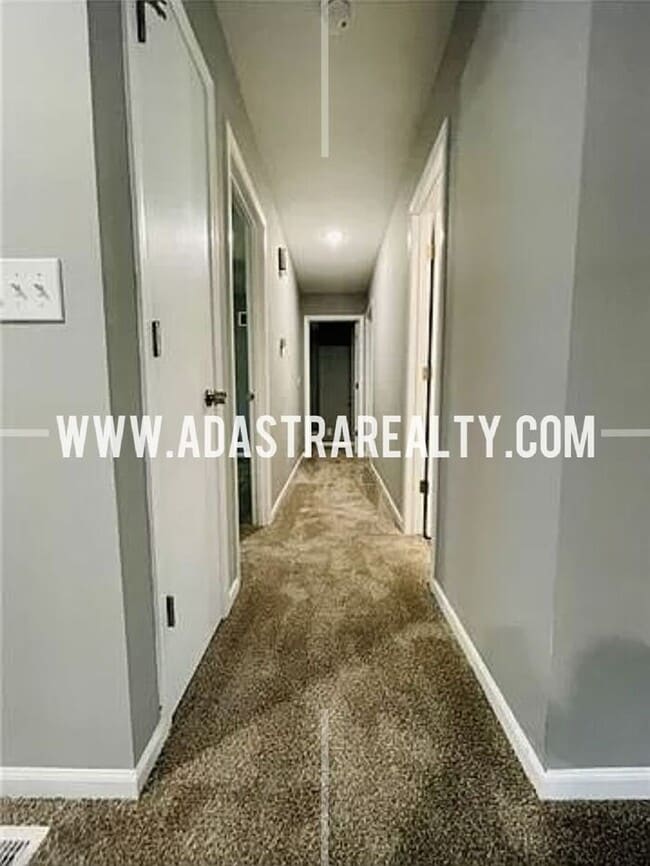 Building Photo - Gorgeous 4 Bed 3 Bath Home in Olathe!!-Ava...