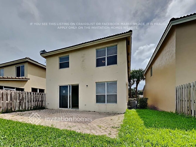 Building Photo - 4357 Lake Lucerne Cir