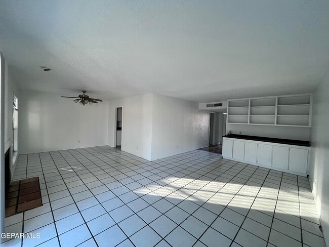 Building Photo - 10418 Ashwood Dr