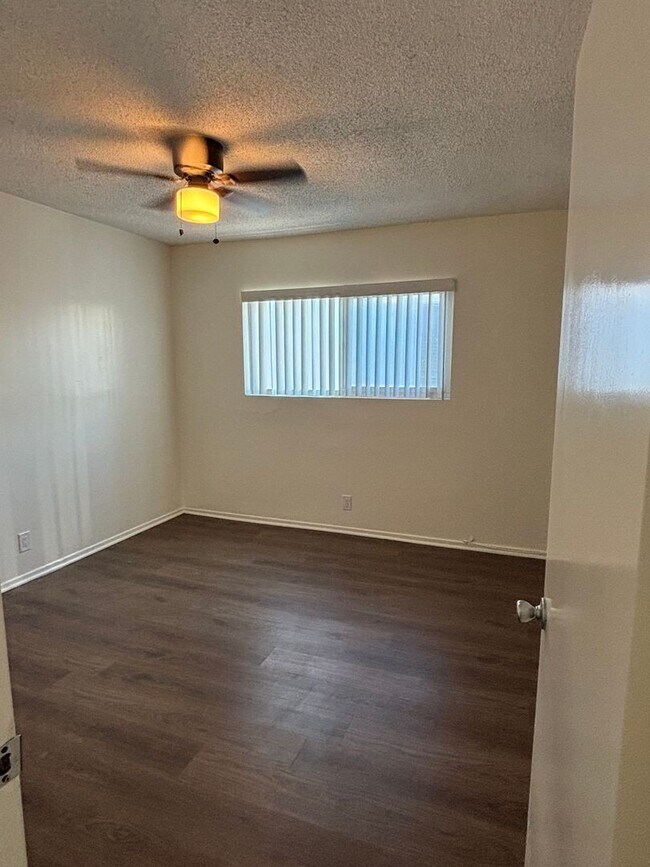 Building Photo - Spacious 4 Bed/2 Bath  Apartment for Rent in San Pedro