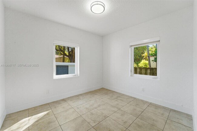 Building Photo - 570 NW 49th St