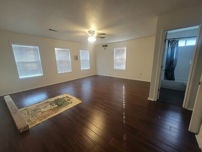 Building Photo - 13392 Southshore Dr