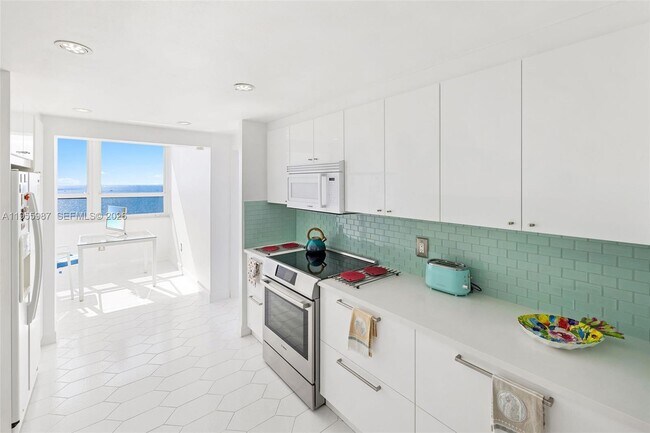 Building Photo - 1 Grove Isle Dr