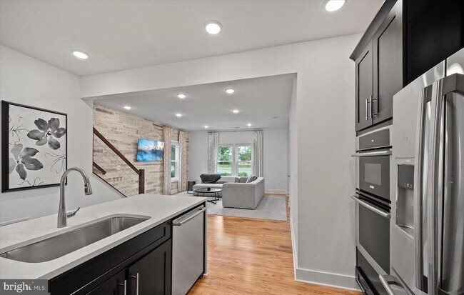 Building Photo - 44774 Tiverton Sq