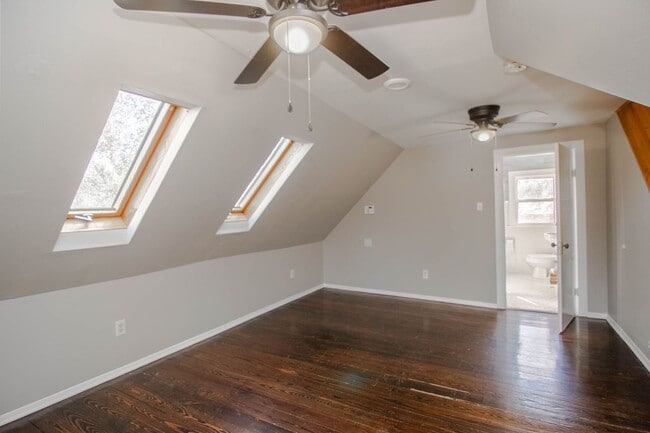 Building Photo - Beautiful 3-Bedroom Home with Natural Ligh...