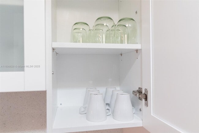 Building Photo - 312 SW 12th Ave