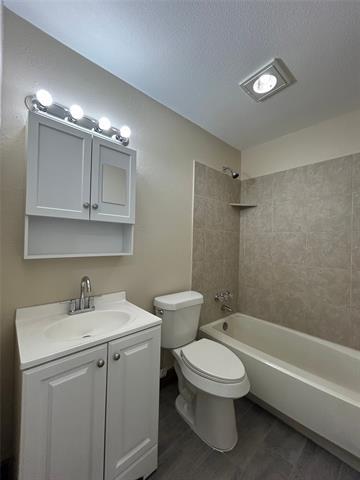 Building Photo - 1105 N Knowles Dr