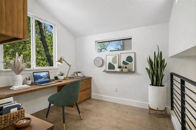 Building Photo - 1006 Payne Ave